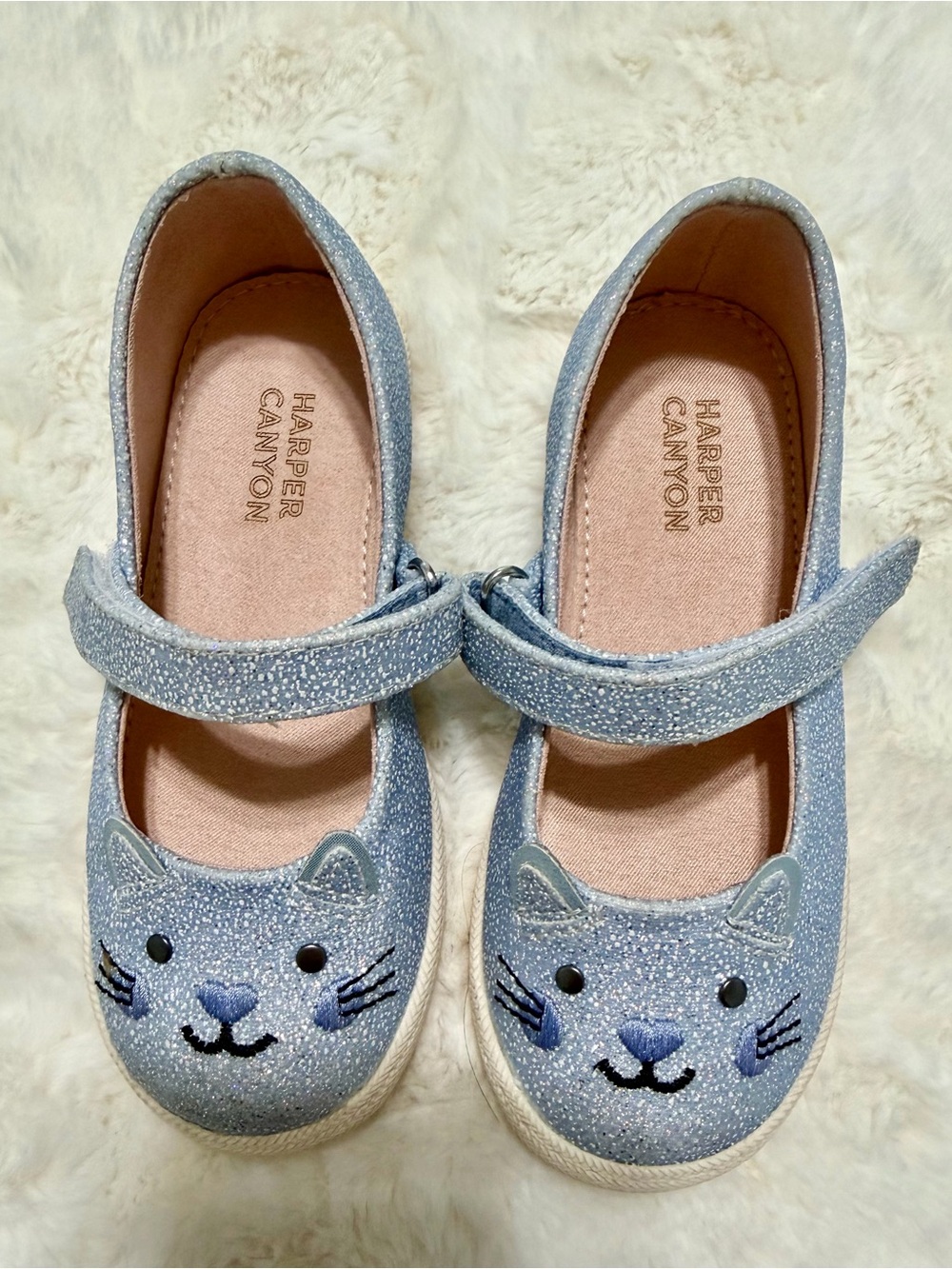 Harper Canyon Kids' Light Blue Glitter Cat Mary Jane Shoes